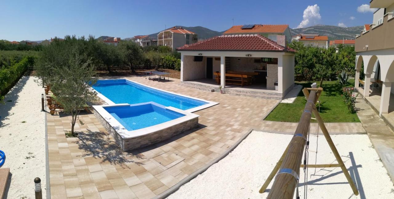 Apartment House Kastela With Heated Pool & Jacuzzi Luaran gambar