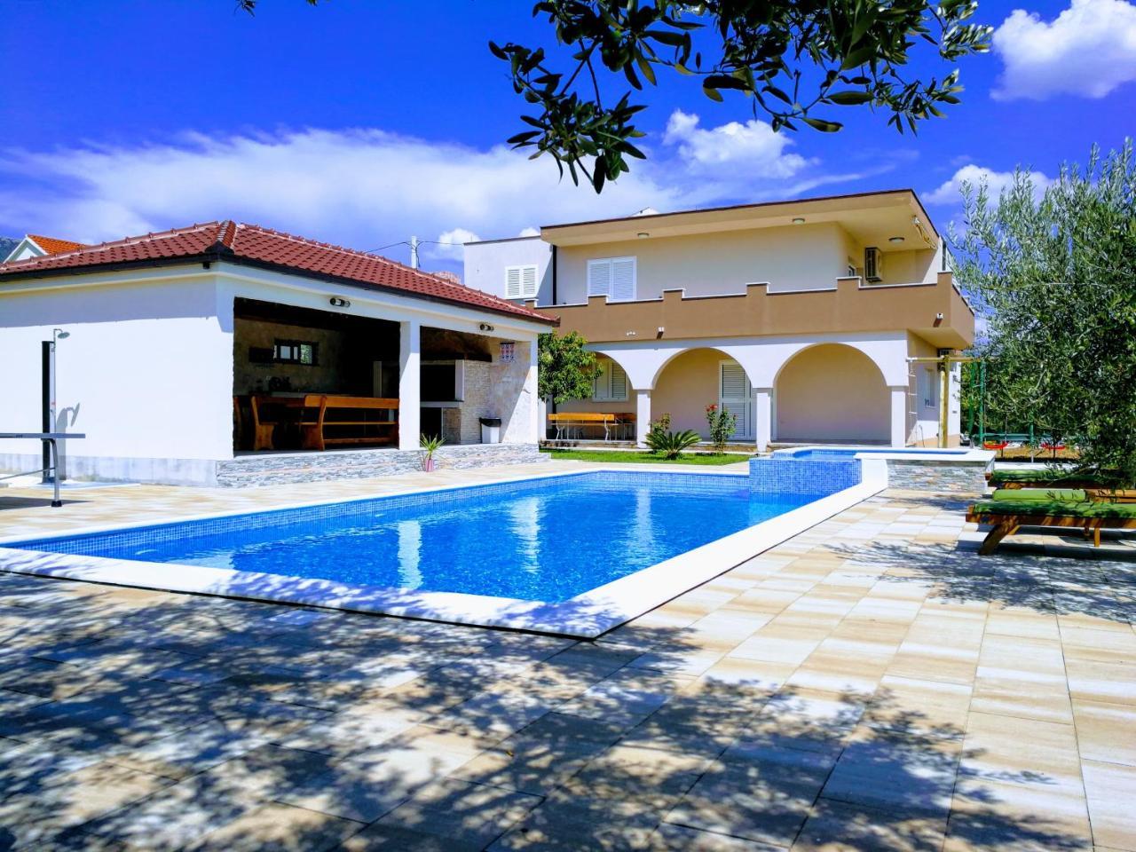 Apartment House Kastela With Heated Pool & Jacuzzi Luaran gambar