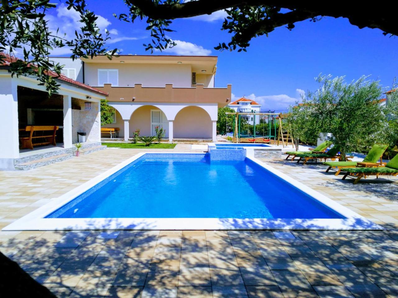 Apartment House Kastela With Heated Pool & Jacuzzi Luaran gambar