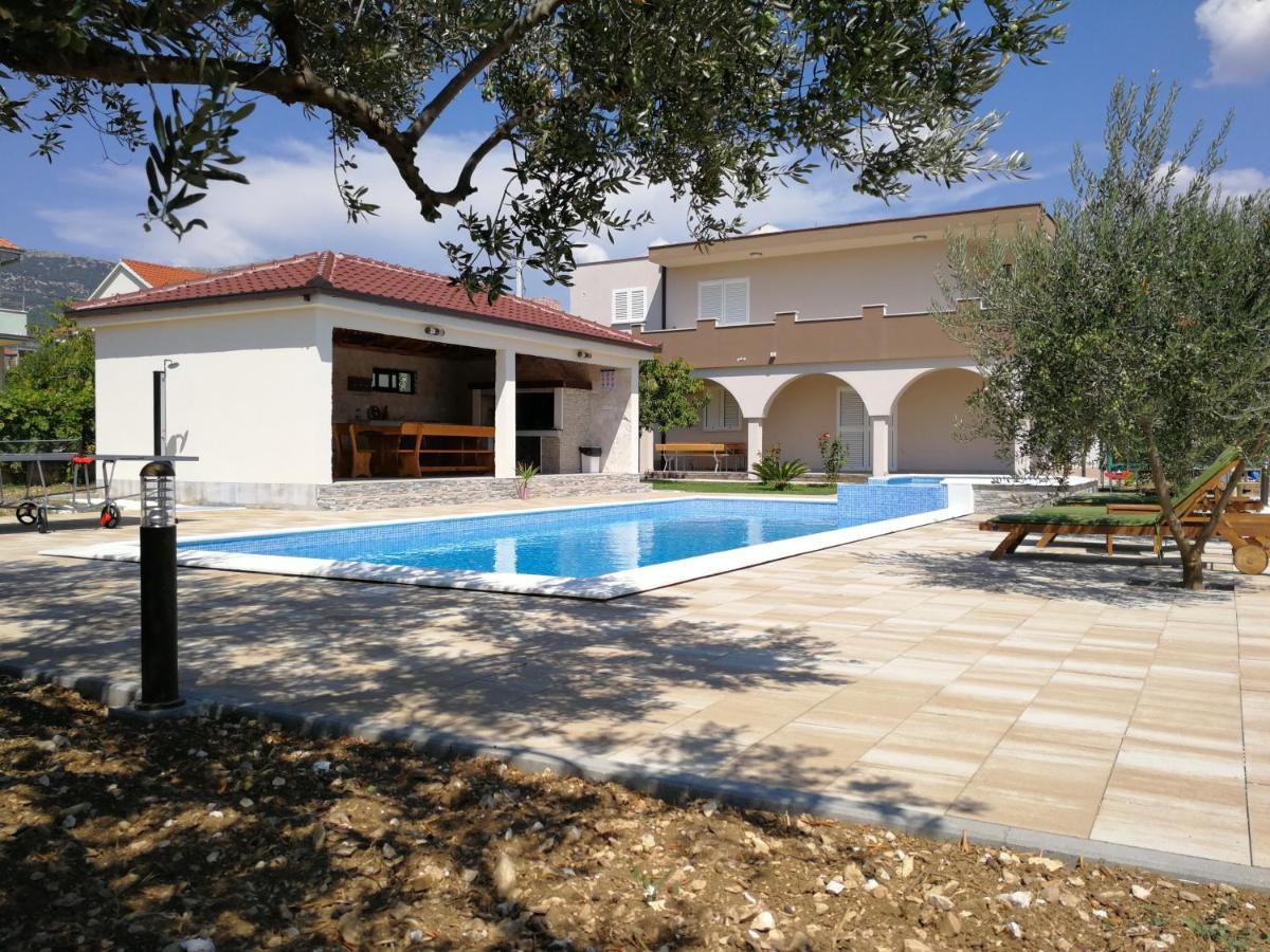 Apartment House Kastela With Heated Pool & Jacuzzi Luaran gambar